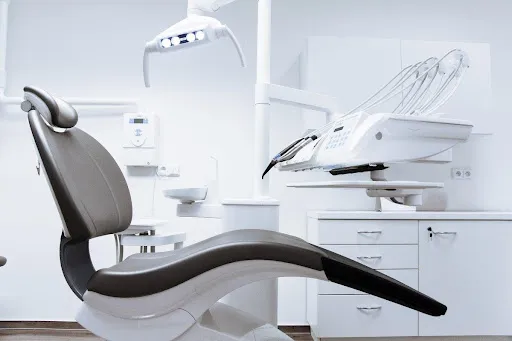 Sekrety pięknego uśmiechu czyli jak nowoczesna stomatologia zmienia życie pacjentów